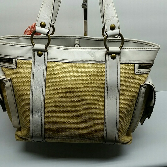 PRICE FIRM COACH LEATHER / STRAW  TOTE & WRISTLET - Picture 5 of 8